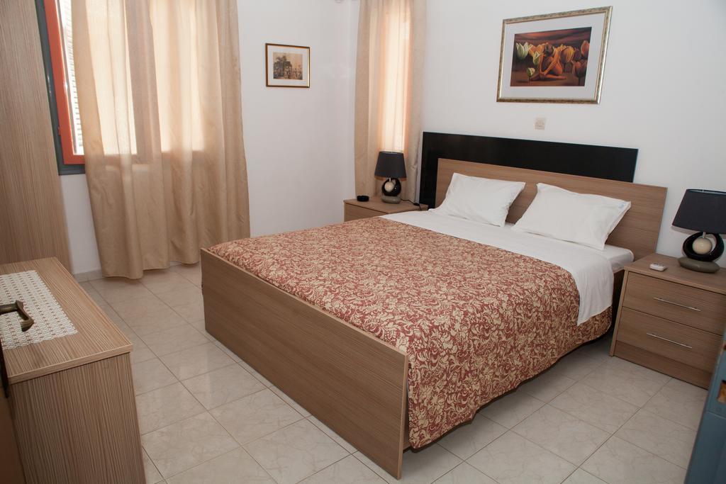 Palmira Apartments Makrýgialos Chambre photo